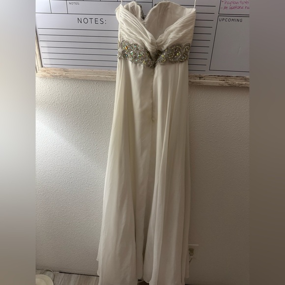 Straplesss prom dress - Picture 3 of 4